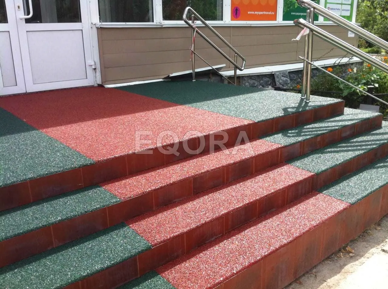 Резиновое покрытие на травмоопасные участки из резиновой крошки в Павловском Посаде
